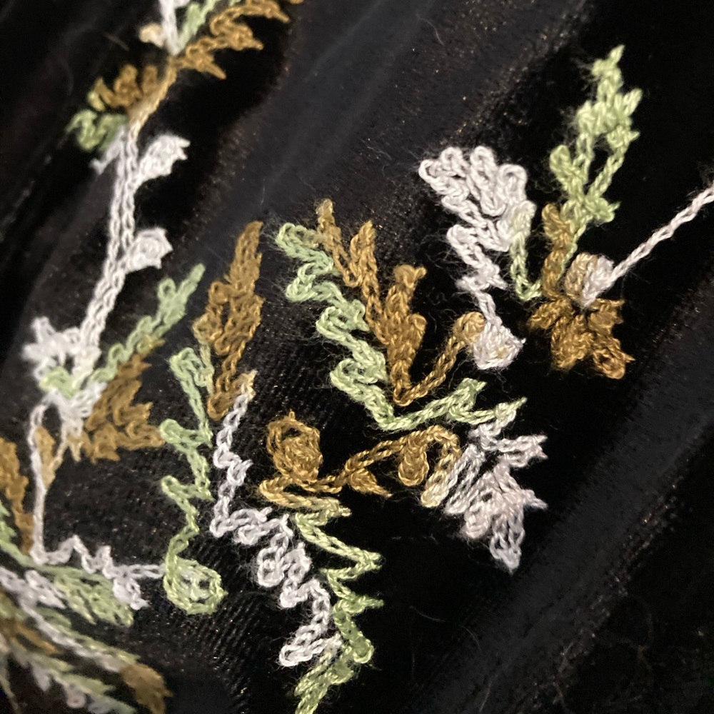 Earthy Black Velvet Fern Embroidered Cape Xl-1x - image 4